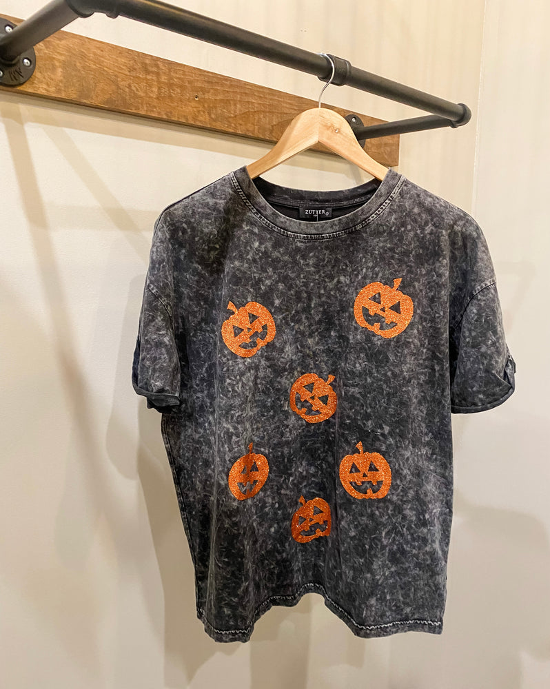 
            
                Load image into Gallery viewer, Jack-O-Lantern Tee
            
        